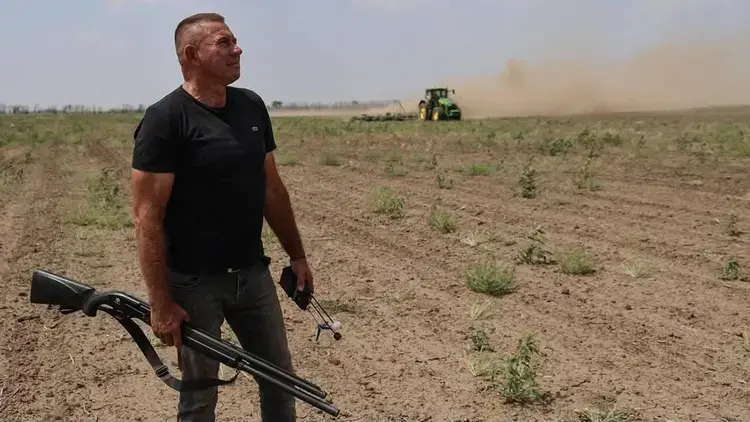 Farmer from Kherson Who Defended His Fields with a Shotgun Awarded the Title of Hero of Ukraine