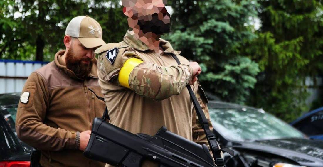 Fighter of the AZOV-Kharkiv unit with an FN F2000 rifle