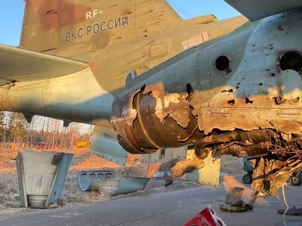 Russian Su-25 damaged over MANPADS over Ukraine. June 2022