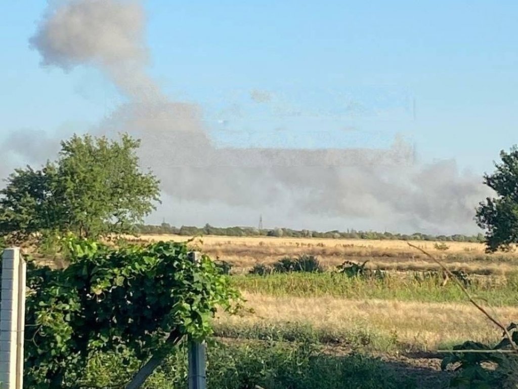 Fire and explosions in the Heniche district of the Kherson region, August 9, 2022