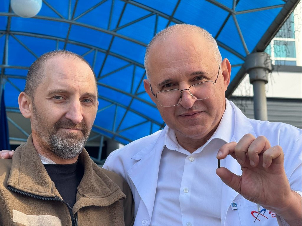 Paramedic Serhiy Kovalov and Director of the Heart Institute of Ukraine’s Ministry of Health Borys Todurov