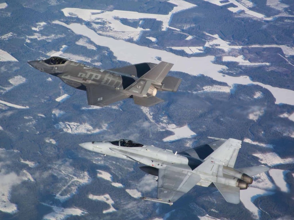 F-35 and FA-18 Hornet fighters