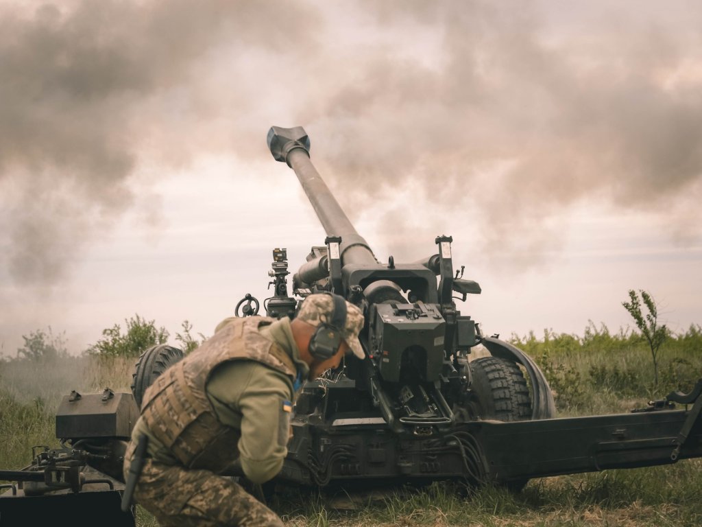 Howitzers FH70 caliber 155-mm