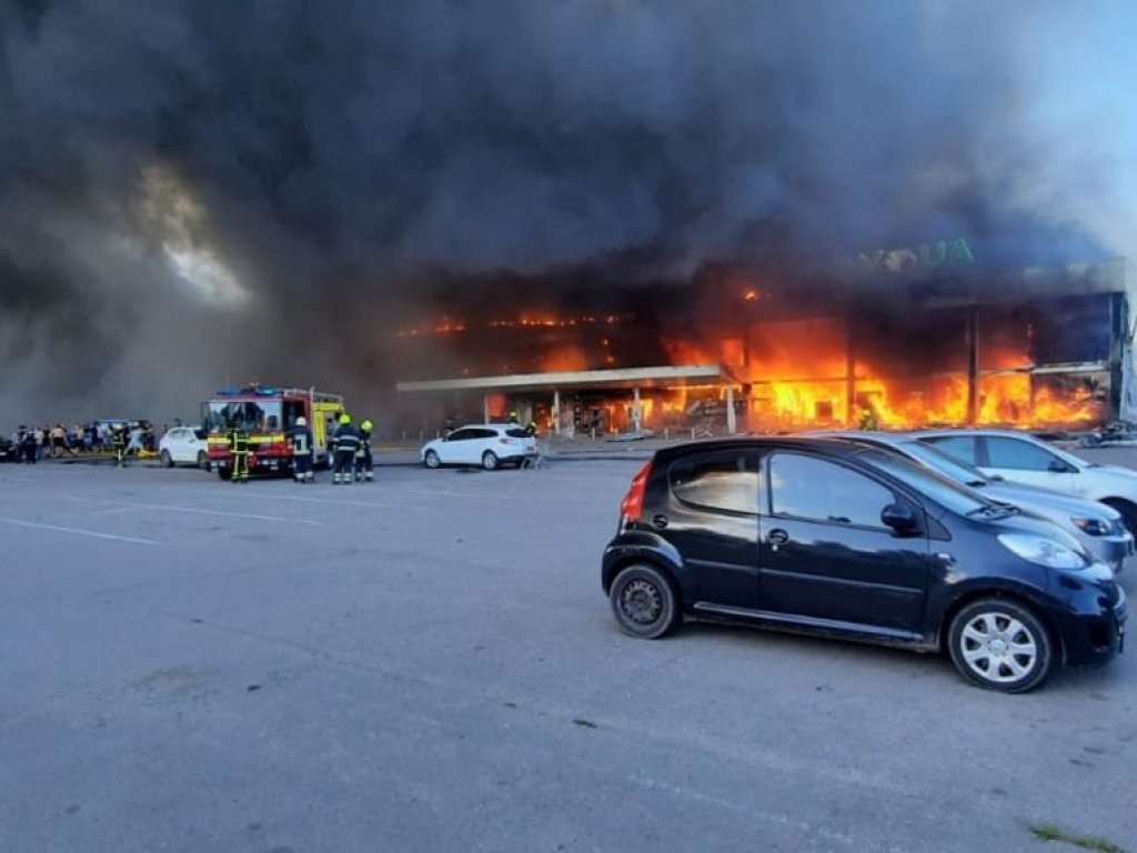 Poltava region: as a result of rocket fire, a shopping center in Kremenchuk was occupied