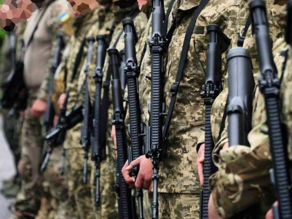 Soldiers of the AZOV-Kharkiv unit with FN F2000 and FN SCAR rifles. May 2022