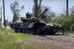 The bodyguard heroically blew up an enemy tank, throwing a grenade into the hatch (VIDEO)