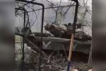 Mariupol: Kadyrov destroys Ukrainian houses and cars for fun (video)